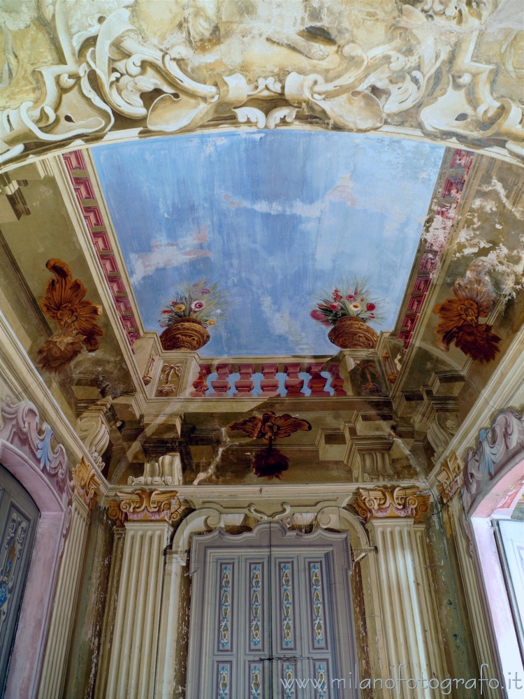 Bollate (Milano) - Soffitto trompe-l'oeil in un corridoio di Villa Arconati